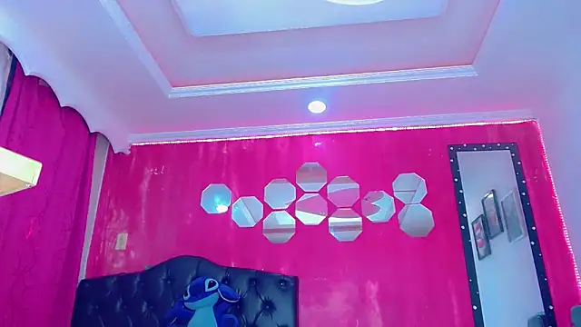 TiffanyMackensyy online show from November 2025 08:43:01 PM