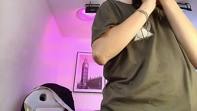 Snapshot of Theia_moon chatting on December 2024 12:35:01 PM Theia moon online show from December 2024 12:35:01 PM