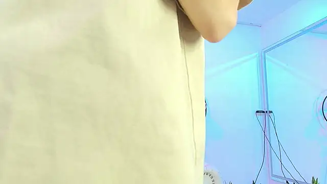 Snapshot of Theia_moon chatting on December 2024 12:42:01 PM Theia moon online show from December 2024 12:42:01 PM