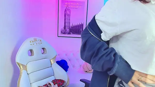 Snapshot of Theia_moon chatting on January 2025 12:35:02 PM Theia moon online show from January 2025 12:35:02 PM