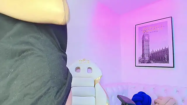 Snapshot of Theia_moon chatting on January 2025 12:56:01 PM Theia moon online show from January 2025 12:56:01 PM