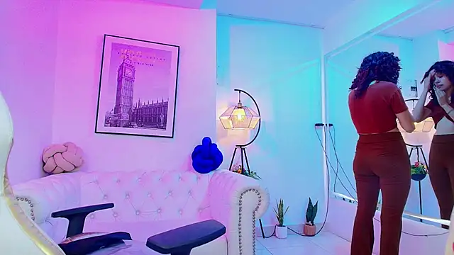 Snapshot of Theia_moon chatting on January 2025 12:36:02 PM Theia moon online show from January 2025 12:36:02 PM