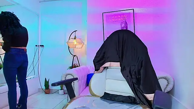 Snapshot of Theia_moon chatting on January 2025 12:41:02 PM Theia moon online show from January 2025 12:41:02 PM