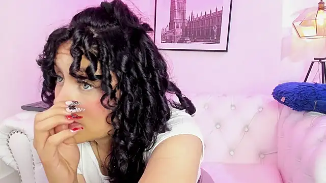 Snapshot of Theia_moon chatting on January 2025 03:37:01 PM Theia moon online show from January 2025 03:37:01 PM