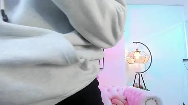 Snapshot of Theia_moon chatting on January 2025 12:27:01 PM Theia moon online show from January 2025 12:27:01 PM