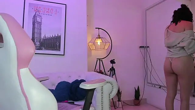 Snapshot of Theia_moon chatting on February 2025 03:32:02 AM Theia moon online show from February 2025 03:32:02 AM