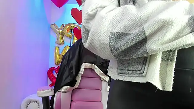 Snapshot of Theia_moon chatting on February 2025 12:25:02 PM Theia moon online show from February 2025 12:25:02 PM