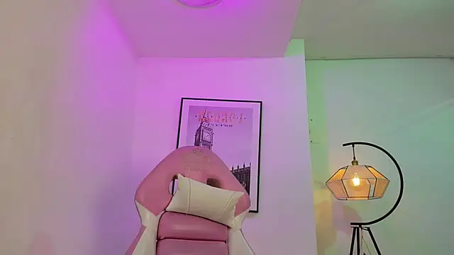 Snapshot of Theia_moon chatting on February 2025 12:33:02 PM Theia moon online show from February 2025 12:33:02 PM