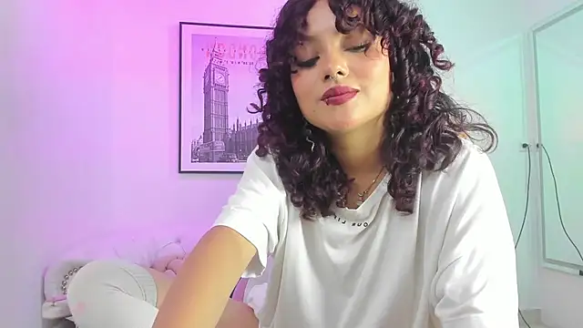 Snapshot of Theia_moon chatting on February 2025 03:48:02 PM Theia moon online show from February 2025 03:48:02 PM