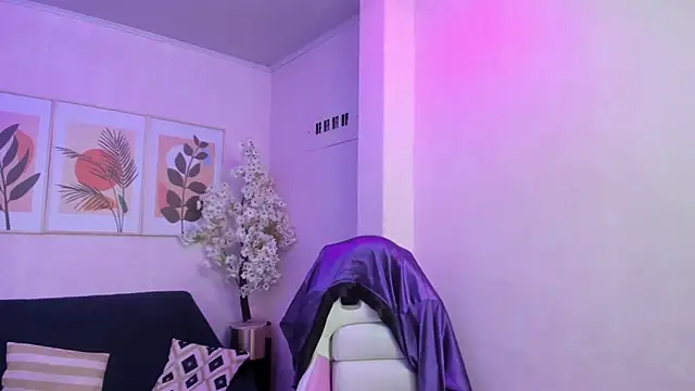 Snapshot of Theia_moon chatting on March 2025 04:17:02 AM Theia moon online show from March 2025 04:17:02 AM