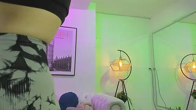 Snapshot of Theia_moon chatting on March 2025 12:50:02 PM Theia moon online show from March 2025 12:50:02 PM