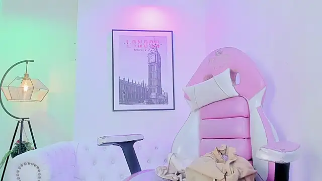 Snapshot of Theia_moon chatting on March 2025 01:02:01 PM Theia moon online show from March 2025 01:02:01 PM