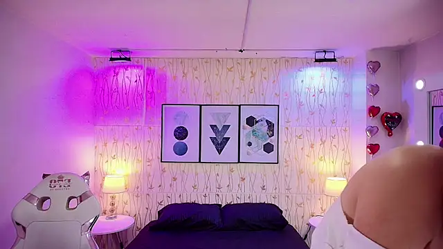 Snapshot of Theia_moon chatting on March 2025 04:09:01 AM Theia moon online show from March 2025 04:09:01 AM