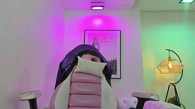 Snapshot of Theia_moon chatting on March 2025 12:45:02 PM Theia moon online show from March 2025 12:45:02 PM