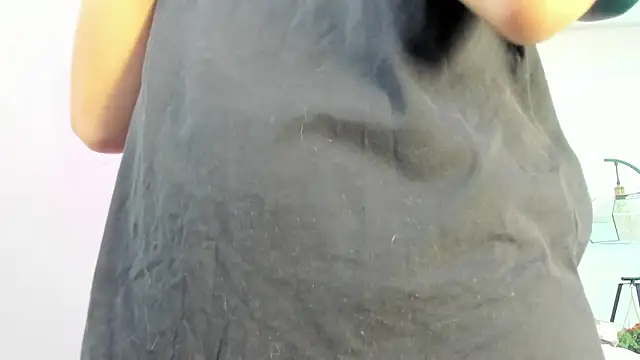 Snapshot of Theia_moon chatting on March 2025 01:04:02 PM Theia moon online show from March 2025 01:04:02 PM