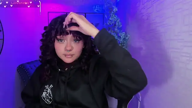 Snapshot of Theia_moon chatting on September 2025 01:01:01 PM Theia moon online show from September 2025 01:01:01 PM