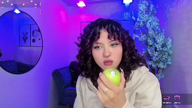 Snapshot of Theia_moon chatting on September 2025 01:02:01 PM Theia moon online show from September 2025 01:02:01 PM