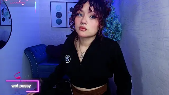 Snapshot of Theia_moon chatting on October 2025 01:31:01 PM Theia moon online show from October 2025 01:31:01 PM