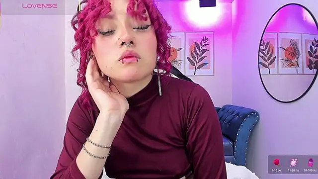 Snapshot of Theia_moon chatting on October 2025 01:55:02 PM Theia moon online show from October 2025 01:55:02 PM