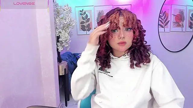 Snapshot of Theia_moon chatting on November 2025 01:55:01 PM Theia moon online show from November 2025 01:55:01 PM