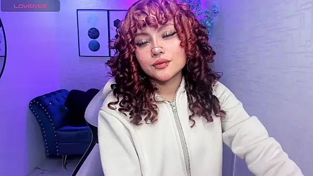 Snapshot of Theia_moon chatting on November 2025 01:36:01 PM Theia moon online show from November 2025 01:36:01 PM