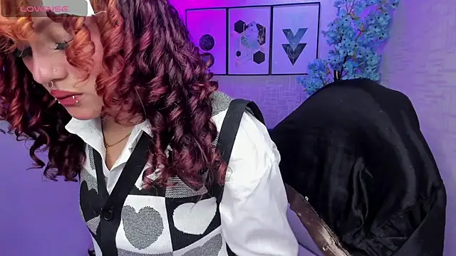 Snapshot of Theia_moon chatting on December 2025 01:49:01 PM Theia moon online show from December 2025 01:49:01 PM