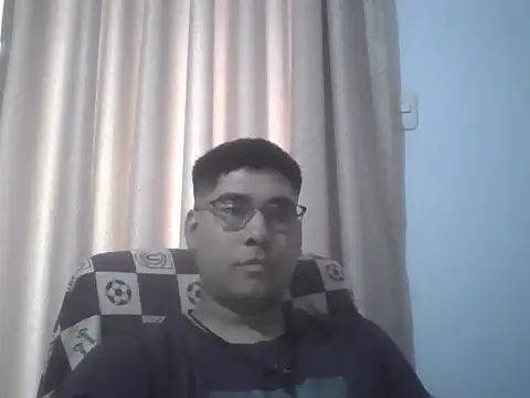 estudiante69 online show from December 2025 10:52:01 PM