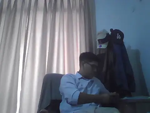 estudiante69 online show from February 2026 08:05:01 PM