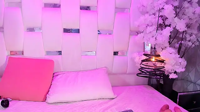 Parismorelli1 online show from April 2026 06:06:01 AM