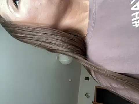 Snapshot of MiraMiss chatting on March 2025 07:08:02 AM MiraMiss online show from March 2025 07:08:02 AM