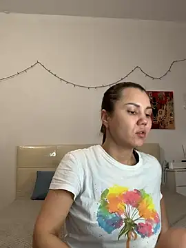 Snapshot of MiraMiss chatting on December 2025 07:24:01 AM MiraMiss online show from December 2025 07:24:01 AM