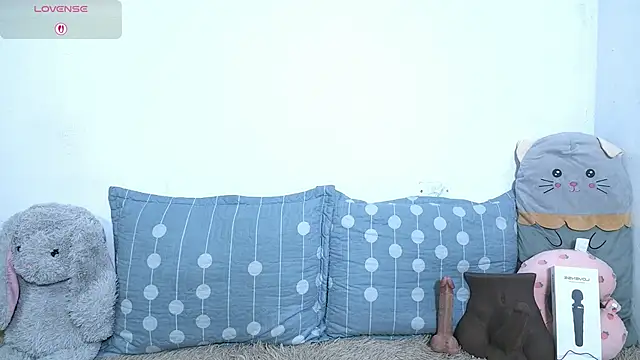 Snapshot of petite_paola chatting on April 2026 12:58:02 AM petite paola online show from April 2026 12:58:02 AM