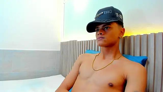 Snapshot of Billy_zander chatting on December 2024 04:39:02 PM Billy zander online show from December 2024 04:39:02 PM