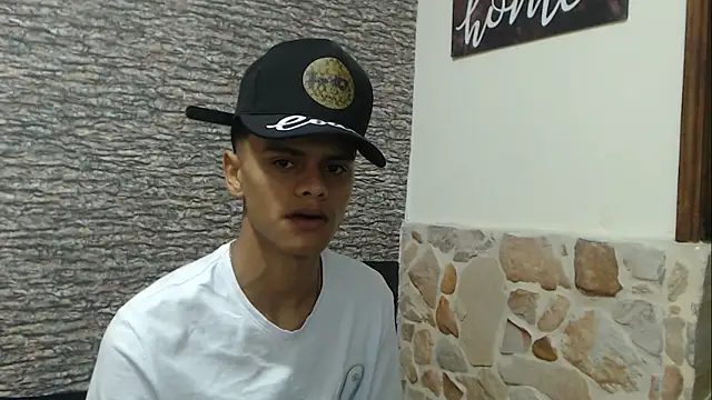 Snapshot of Billy_zander chatting on January 2025 12:58:01 PM Billy zander online show from January 2025 12:58:01 PM