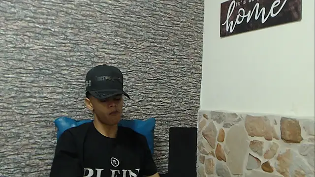 Snapshot of Billy_zander chatting on January 2025 01:17:01 PM Billy zander online show from January 2025 01:17:01 PM