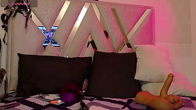 Snapshot of Queenjenn__ chatting on March 2026 10:01:01 AM Queenjenn online show from March 2026 10:01:01 AM