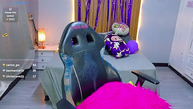 Kate Laurence  online show from November 2025 11:51:02 AM