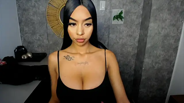 Tiffanny online show from February 2025 07:42:01 PM