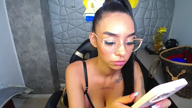 Tiffanny online show from March 2025 06:33:01 PM