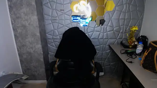 Tiffanny online show from March 2025 12:46:01 PM