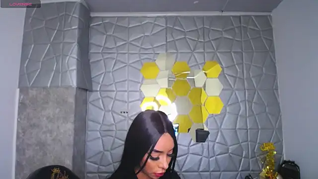 Tiffanny online show from March 2025 12:33:02 PM