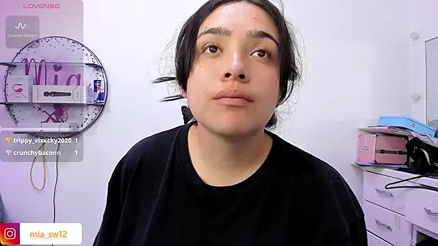 Snapshot of mia_johns_ chatting on April 2026 05:05:01 AM mia johns online show from April 2026 05:05:01 AM