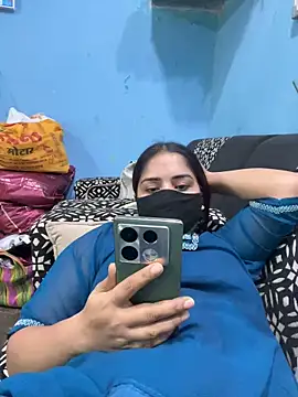 Snapshot of Black_Glow chatting on February 2025 06:19:01 AM Black Glow online show from February 2025 06:19:01 AM