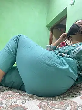 Snapshot of Black_Glow chatting on March 2025 05:07:02 PM Black Glow online show from March 2025 05:07:02 PM