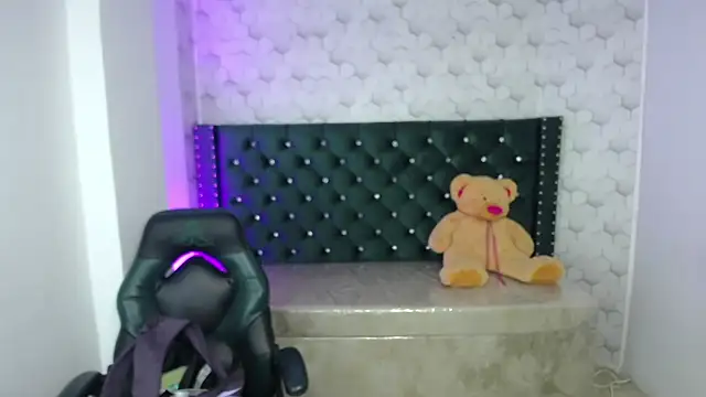 Sofi hot 4m online show from December 2025 04:16:01 PM