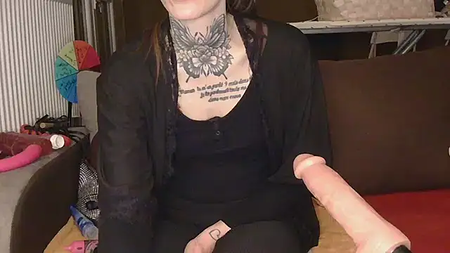 Snapshot of liloucamchaudee chatting on February 2026 08:27:02 PM liloucamchaudee online show from February 2026 08:27:02 PM