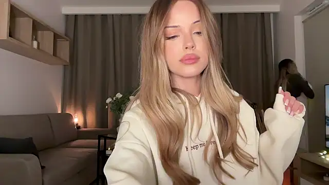 Snapshot of Julia_RL chatting on November 2025 11:18:01 PM Julia RL online show from November 2025 11:18:01 PM