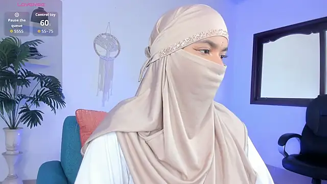 Snapshot of saray_halam chatting on October 2025 06:05:02 PM saray halam online show from October 2025 06:05:02 PM