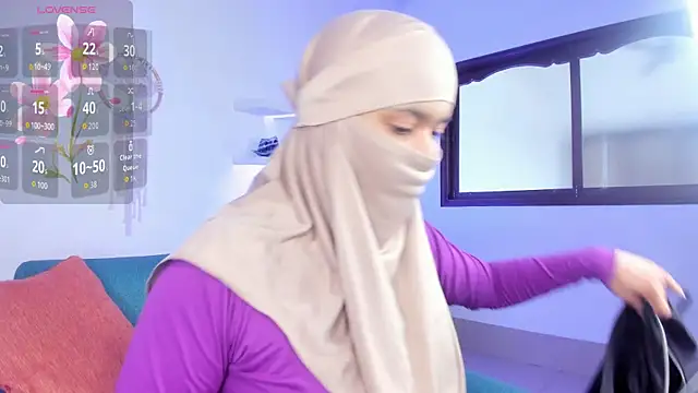 Snapshot of saray_halam chatting on November 2025 06:19:02 PM saray halam online show from November 2025 06:19:02 PM