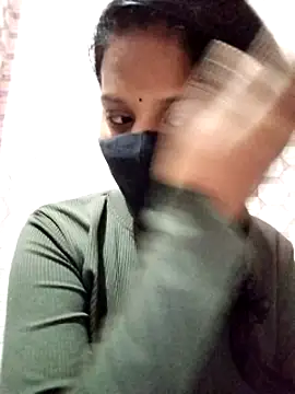 Snapshot of Shivani_Tivari chatting on February 2025 06:26:02 PM Shivani Tivari online show from February 2025 06:26:02 PM